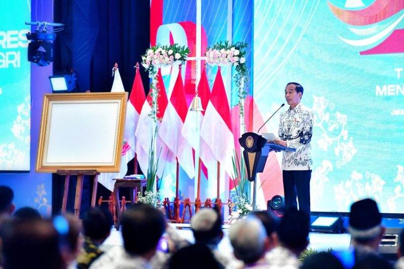 Presiden Jokowi membuka Kongres XXIII PGRI, di Hotel Grand Sahid Jaya, Jakarta, Sabtu (02/03/2024). (Foto: BPMI Setpres)
