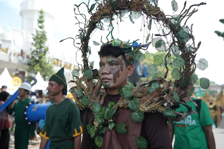 Semarak Karnaval Budaya Bedas 2024 dalam rangka memeriahkan Hari Jadi ke-383 Kabupaten Bandung digelar di kawasan Jalan Al Fathu Soreang, Minggu (21/4/2024). (Foto: diskominfo)
