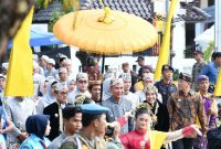 Penjabat Gubernur Jawa Barat Bey Machmudin menghadiri 
Hari Jadi Ke-542 di gedung DPRD Kabupaten Cirebon, Selasa (2/4/2024). (Foto: admin jabar)
