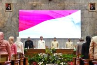 
Penjabat Gubernur Jawa Barat Bey Machmudin menghadiri Rapat Paripurna DPRD Kabupaten Bandung dalam rangka memperingati Hari Jadi Kabupaten Bandung di Ruang Rapat Paripurna DPRD Kabupaten Bandung, Soreang, Sabtu (20/4/2024).(Foto: Biro Adpim Jabar)
