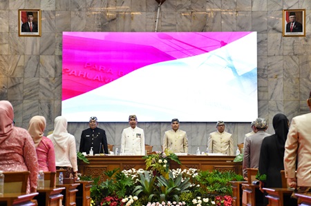 
Penjabat Gubernur Jawa Barat Bey Machmudin menghadiri Rapat Paripurna DPRD Kabupaten Bandung dalam rangka memperingati Hari Jadi Kabupaten Bandung di Ruang Rapat Paripurna DPRD Kabupaten Bandung, Soreang, Sabtu (20/4/2024).(Foto: Biro Adpim Jabar)
