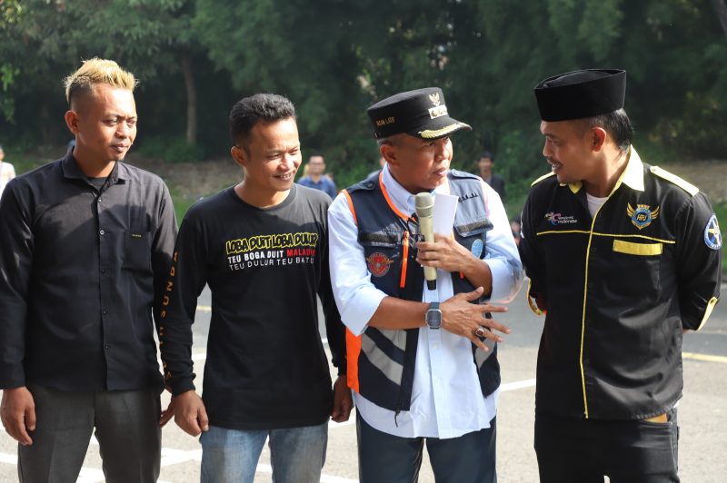 Arsan Latif (baju putih) pada saat pantauan ke obyek wisata (Foto: Istimewa)