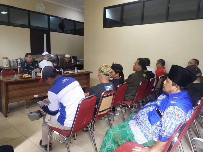 Lima Serikat Pekerja Bandung Barat saat audensi dengan Pemerintahan KBB (Foto: Istimewa)