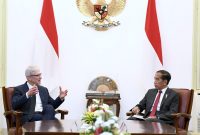 Presiden Jokowi menerima CEO Apple Tim Cook beserta delegasi di Istana Merdeka, Jakarta, pada Rabu (17/04/2024). (Foto: BPMI Setpres/Kris)
