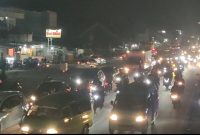 

Arus balik di jalur utama Pantura Cirebon  Senin (15/4/2024) malam, lebih dari 90.000 kendaraan memadati jalan dengan sebagian besar  sepeda motor. (Foto: bambang/dara)
