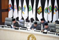 
Penjabat Gubernur Jawa Barat Bey Machmudin menghadiri Rapat Paripurna DPRD Provinsi Jabar di gedung DPRD Jabar, Kota Bandung, Selasa (23/4/2024).(Foto: Biro Adpim Jabar)