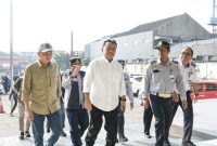 Sekretaris Daerah Provinsi Jawa Barat Herman Suryatman mengunjungi Outlet Samsat Digital di Gedung Baru Terminal Leuwipanjang, Kota Bandung, Sabtu (6/4/2024). (Foto: admin Biro Jabar)
