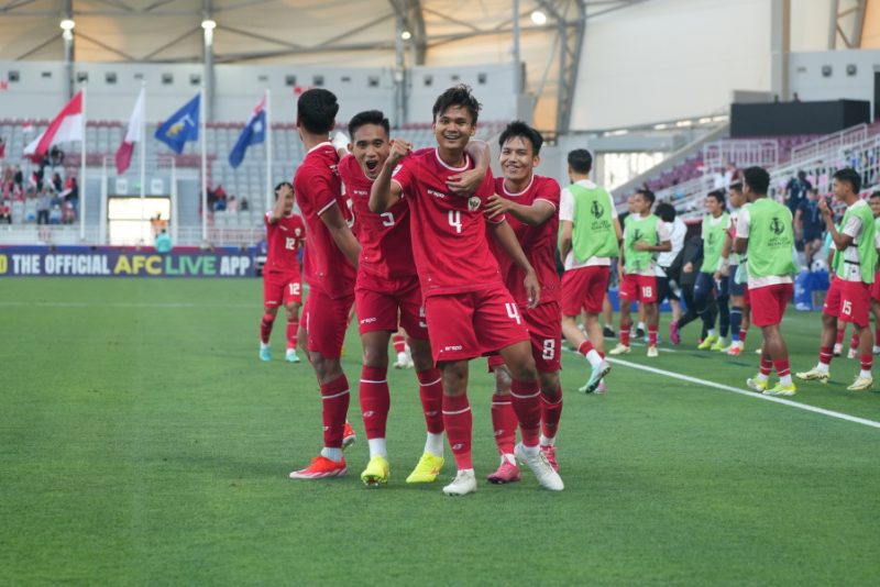 
Pemain Tim U-23 Indonesia selebrasi saat mengalahkan Australia 1-0 dalam persaingan di Grup A Piala Asia U-23 di Doha, Qatar, Kamis (18/4/2024). (Foto: PSSI)
