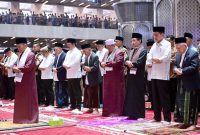 Presiden Jokowi dan Wapres Ma’ruf Amin menunaikan ibadah salat Idulfitri di Masjid Istiqlal, Jakarta, Rabu (10/04/2024). (Foto: BPMI Setpres)