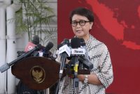 Menlu Retno LP Marsudi memberikan keterangan pers, Selasa (16/04/2024), di Kompleks Istana Kepresidenan Jakarta. (Foto: Humas Setkab/Oji)