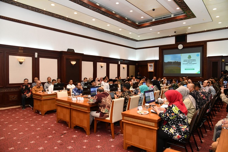 
Rapat Koordinasi bersama petani calon penerima dan calon lokasi (CPCL) untuk program pompanisasi rampung. (Foto: adpim pemprov)

