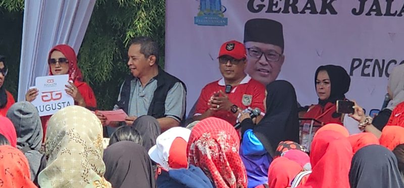 Pamriadi (baju dan topi merah)(Foto:Ist)