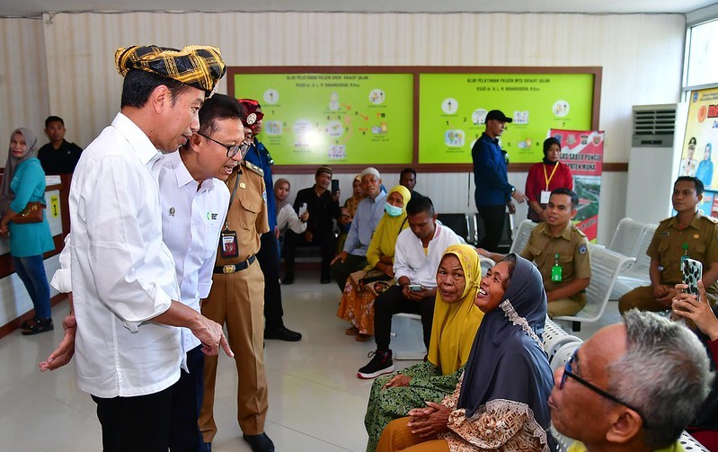 Presiden Joko Widodo didampingi Menkes Budi Gunadi Sadikin, melakukan kunjungan kerja ke RSUD dr Baharuddin Kabupaten Muna, Sulawesi Tenggara (Foto: Kemenkes)