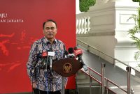 Menteri Komunikasi dan Informatika memberikan keterangan pers usai rapat internal (rapin) mengenai lanjutan pembahasan pemberantasan judi online di Istana Merdeka, Jakarta, Rabu (22/05/2024) siang. (Foto: Humas Setkab/Rahmat)