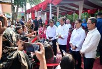 Presiden Jokowi Menyampaikan Keterangan Pers Usai Tinjau Posyandu Terintegrasi RW 02 Cipete Utara, Selasa (11/6/2024). (Foto: BPMI Setpres/Muchlis Jr)
