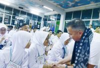 

Pj Gubernur Jabar Bey Machmudin  membuka Masa Pengenalan Lingkungan Sekolah (MPLS) Tahun Ajaran 2024/2025 di SMA Negeri 5, Kota Bekasi, Senin (15/7/2024).(Foto: Biro Adpim Jabar)

