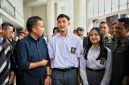 
Penjabat Gubernur Jawa Barat Bey Machmudin menghadiri launching film pendek Saber Pungli berjuuld Hantu di Sekolah, di Gedong Budaya Sabilulungan Kabupaten Bandung, Sabtu (6/7/2024). (Foto: adpim jabar) 