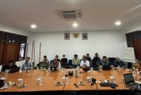 
Diskusi publik dengan tema “Dilema Kabinet Prabowo dalam Bingkai Koalisi Besar” yang diadakan secara hybrid melalui zoom meeting dan bertempat di ruang Granada, Universitas Paramadina Jakarta pada Kamis (11/7/2024).(Foto: Ist)
