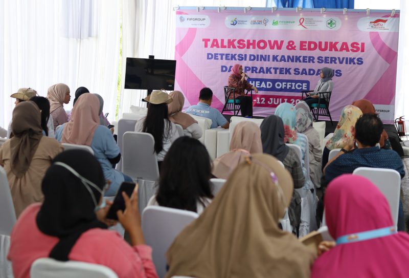 Suasana Talkshow Deteksi Dini Kanker Serviks oleh FIFGROUP dan Puskesmas
Cilandak di hari pertama pada Kamis, 11 Juli 2024 mendapat antusiasme positif, yang
ditandai dengan banyaknya pertanyaan dari para peserta (Foto: Istimewa)