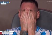 
Saat kapten kesebelasan Argentina Lionel Messi Menangis di bench (Foto: Tangkapan layer/Ist)
