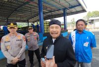 
Pj. Bupati Garut, Barnas Adjidin, didampingi Kapolres Garut, AKBP Mochamad Fajar GEmilang,  melakukan Pengecekan SPBU di salah satu SPBU di Kecamatan Cikajang, dan SPBE di Kecamatan Cisurupan, Kabupaten Garut, Kamis (18/7/2024). (Foto: andre/dara)
