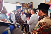 Presiden Jokowi melakukan takziah ke rumah duka almarhum Hamzah Haz di Matraman, Jakarta, Rabu (24/07/2024). (Foto: BPMI Setpres/Vico)
