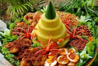 Tumpeng (Foto: ayomakan/iNews.id)