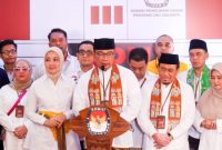 
Pasangan Ridwan Kamil dan Suswono memberikan keterangan pers usai mendaftarkan pencalonannya ke KPU Jakarta, Rabu (28/8/2024).(Foto: tvonenews)

