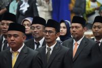 
Pelantikan 50 Anggota DPRD Kabupaten Garut Periode 2024-2029, berlangsung di Ruang Rapat Paripurna DPRD Kabupaten Garut, Jalan Patriot, Kecamatan Tarogong Kidul, Kabupaten Garut, Selasa (13/8/2024).(Foto:andre/dara)

