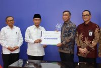 Penandatanganan MoU antara Direktur Bank Muamalat Karno dan Ketua Umum PP Muhammadiyah Haedar Nashir.
(foto:ist)