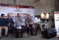 
KPU Kabupaten Bandung menggelar Media Gathering bersama insan pers di Cafe KopiMage, Jalan Gading Tutuka, Cingcin, Soreang, Kabupaten Bandung.Sabtu (24/8/2024).(Foto: maji/dara)

