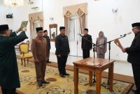 Bupati Sukabumi H. Marwan Hamami melantik empat pejabat pimpinan tinggi pratama setingkat eselon IIb di Pendopo Sukabumi, Rabu (28/8/2024). (Foto: dian/dara)
