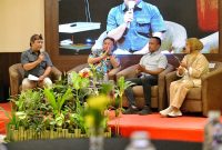 
Sekretaris Daerah Jabar Herman Suryatman dan Kepala Diskominfo
Ika Mardiah jadi narasuber di Podcast Juara Ngontek (Ngobrolin Teknologi) di Gedung Sate, Kota Bandung, belum lama ini.(Foto: biro adipimjabar)
