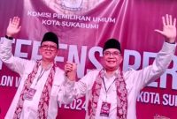 Pasangan bakal calon (Bacalon) Wali Kota dan Wakil Wali Kota Sukabumi, Mohamad Muraz-Andri Setiawan Hamami, usai mendaftar ke KPU, Selasa (27/8/2024).(Foto: dian/dara)

