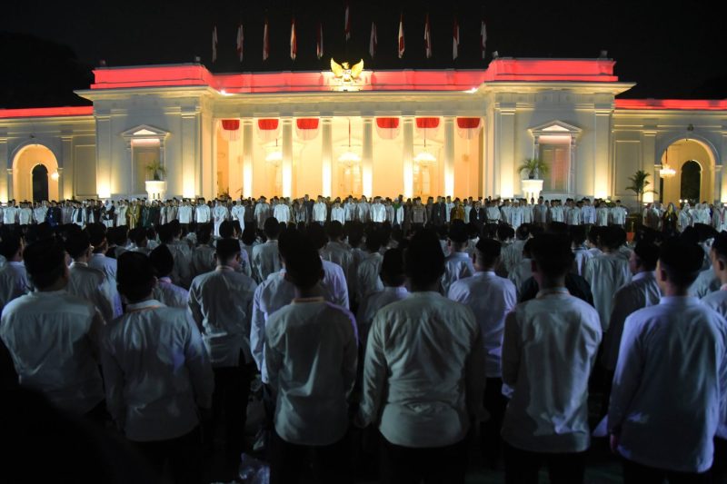 Tamu undangan menghadiri acara Zikir dan Doa Kebangsaan 79 Tahun Indonesia Merdeka di Halaman Depan Istana Merdeka Jakarta, Kamis (01/08/2024). Acara tersebut merupakan acara pembuka dari rangkaian kegiatan menyambut HUT ke 79 Kemerdekaan Republik Indonesia. (Foto: Humas Setkab/Rahmat)
