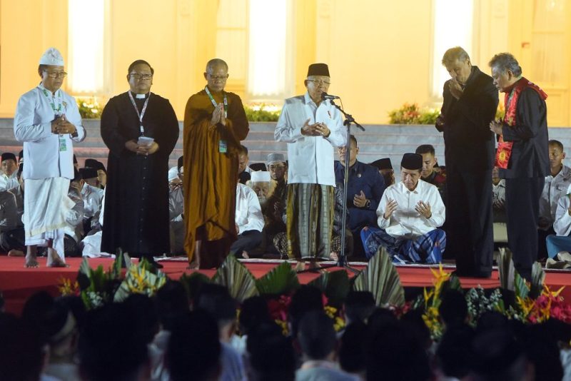 Tamu undangan menghadiri acara Zikir dan Doa Kebangsaan 79 Tahun Indonesia Merdeka di Halaman Depan Istana Merdeka Jakarta, Kamis (01/08/2024). Acara tersebut merupakan acara pembuka dari rangkaian kegiatan menyambut HUT ke 79 Kemerdekaan Republik Indonesia. (Foto: Humas Setkab/Rahmat)
