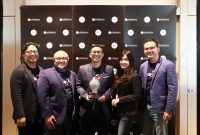 SEVA meraih penghargaan dalam Marketeers Editor’s Choice Award (MECA) 2024 pada kategori “Digital Branding of The Year” untuk kampanye #JelasDariAwal yang diselenggarakan pada 12 September 2024 di Jakarta (Foto: Istimewa)