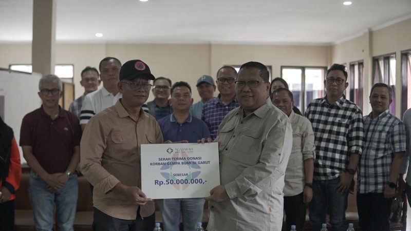 Sekda Garut, Nurdin Yana, menerima secara simbolis bantuan dari Ngabaraya BMPD Jawa Barat, dilaksanakan di Aula Kantor BPBD Kabupaten Garut, Jalan Terusan Pahlawan, Kecamatan Tarogong Kidul, Kabupaten Garut, Sabtu (21/9/2024)(Foto: Istimewa)