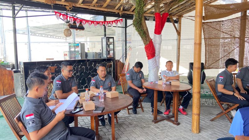 Lapas Garut menggelar Sidang Tim Pengamat Pemasyarakatan (TPP) dalam rangka memenuhi hak warga binaan pemasyarakatan (WBP), berlangsung di pelatanan Cafe Lasgar pada Jumat (20/9/2024)(Foto: Istimewa)
