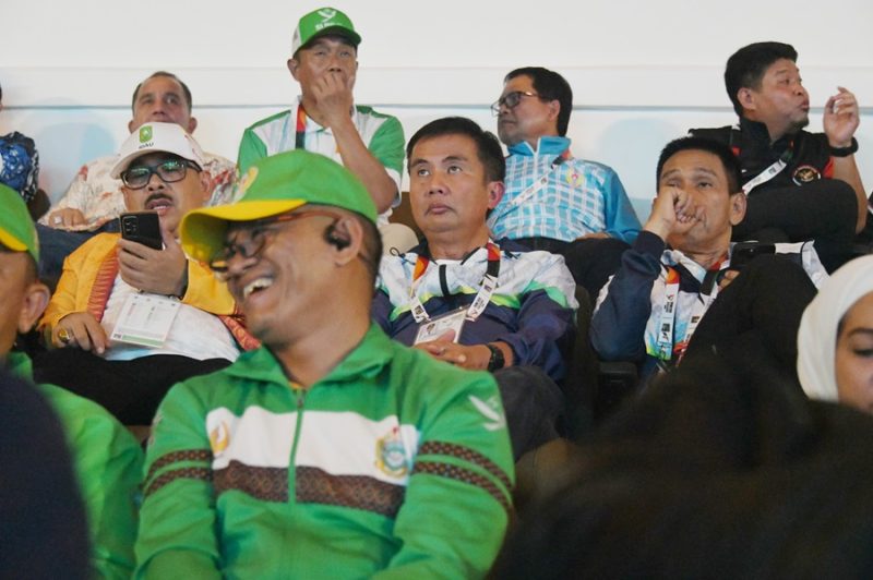 
Pj. Gubernur Jawa Barat Bey Machmudin menghadiri penutupan PON XXI Aceh-Sumut 2024 di Stadion Utama Sport Center, Kabupaten Deli Serdang, Sumatera Utara, Jumat (20/9/2024).(Foto: Biro Adpim Jabar)

