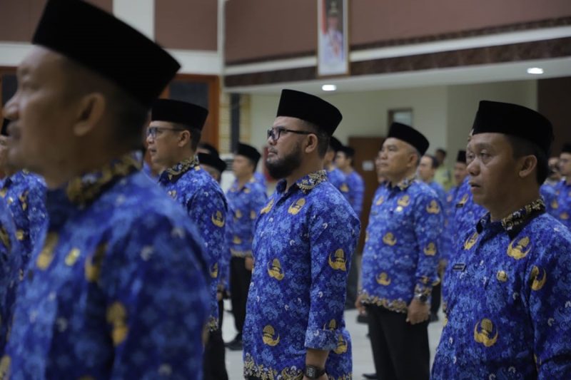 Aparatur Sipil Negara (ASN) di Pemerintah Kabupaten (Pemkab) Bandung deklarasi Netralitas di Pilkada Serentak Tahun 2024, yang digelar di Gedung Moch. Toha Komplek Pemkab Bandung, Soreang, Senin (30/9/2024).(Foto: diskominfo)

