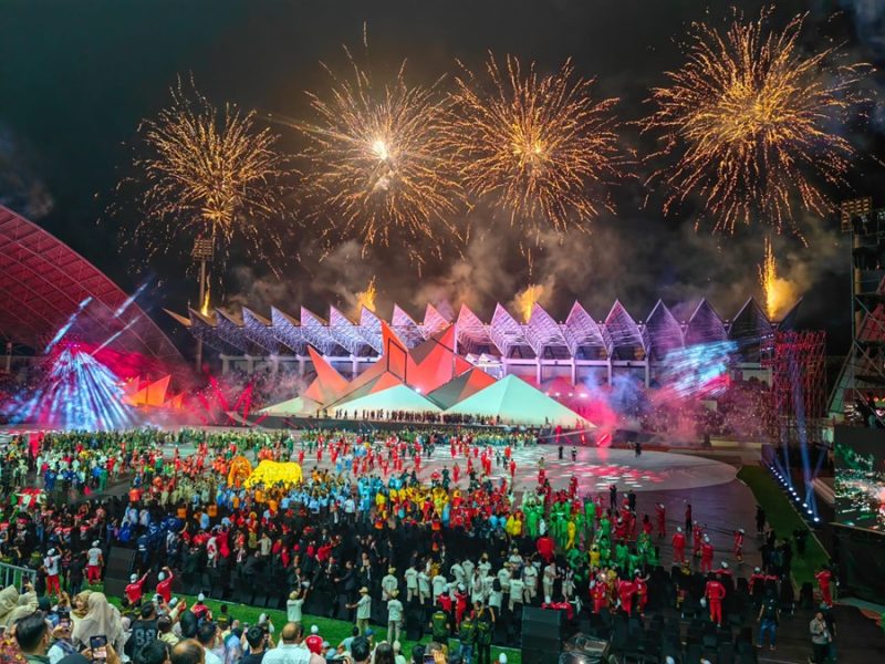 Presiden RI Joko Widodo telah membuka resmi Pekan Olahraga Nasional (PON) XXI Aceh-Sumut 2024, Senin (9/92004) malam, bersamaan dengan peringatan Hari Olahraga Nasional (Haornas) ke-41.(Foto: ponxxi-acehsumut.id)
