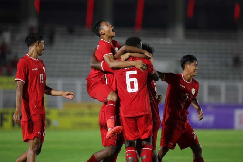 
Selebrasi pemain Timnas Indonesia saat mengalahkan Timur Leste, di Stadion Madya Jakarka,Jumat (27/9/2024). (Foto: PSSI)

