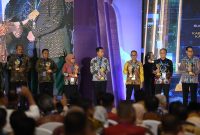 
Pj Gubernur Jawa Barat Bey Machmudin menghadiri Rapat Koordinasi Nasional P2DD Tahun 2024 dan Penyerahan TP2DD Award Tahun 2023 sekaligus menerima penghargaan TP2DD Kategori Provinsi Terbaik 2024 di Hotel Indonesia Kempinski, Jakarta, Senin (23/9/2024).(Foto: Biro Adpim Jabar)

