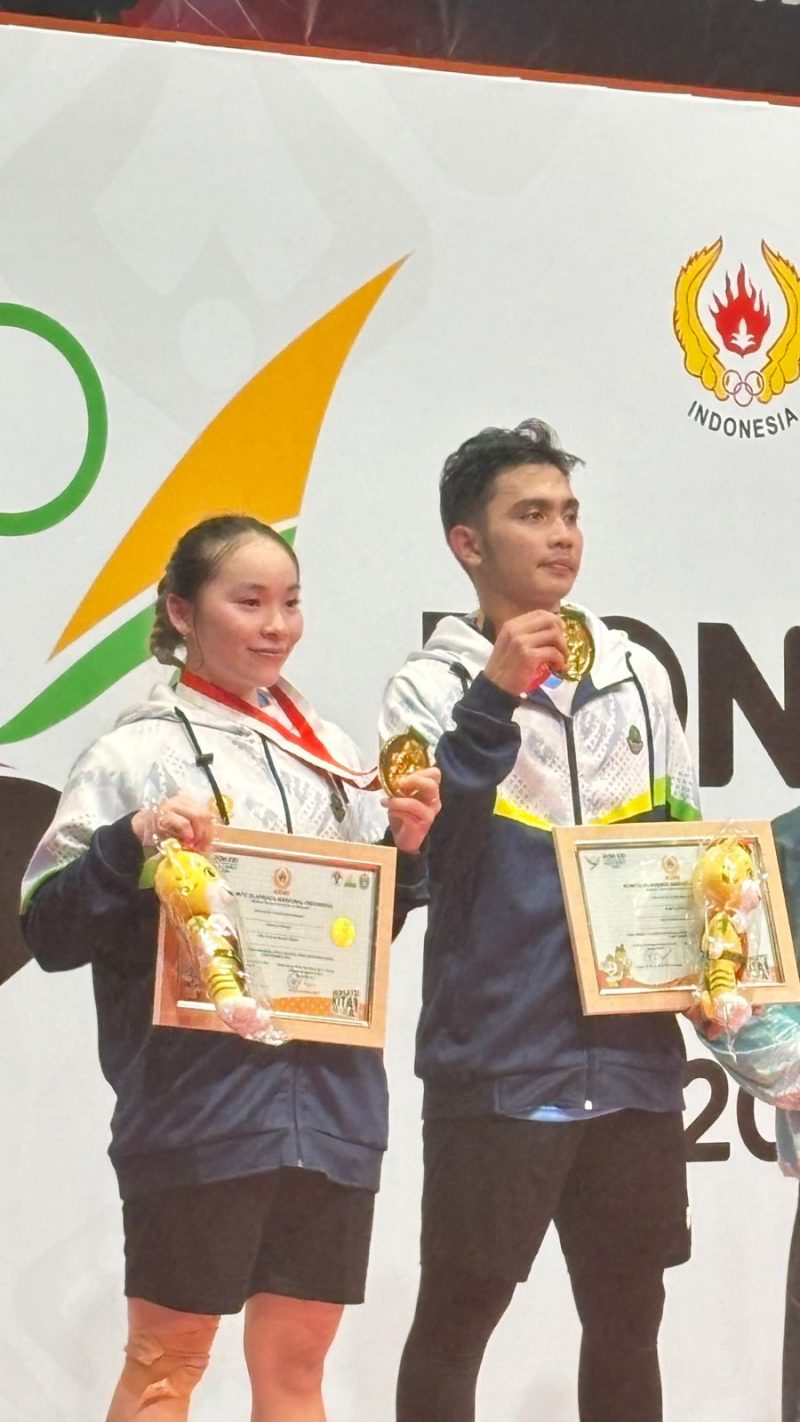 
Muhammad Rafi Alayman Jafar -  Farica Abela meraih medali emas dari cabor bulutangkis nomor ganda campuran di GOR PBSI Medan, Sumatera Utara, Kamis (19/9/2024).(Foto: diskominfo jabar)