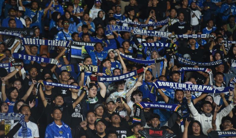 
Bobotoh memadati Stadion Si Jalak Harupat Kabupaten Bandung. (Foto: PERSIB.co.id)
