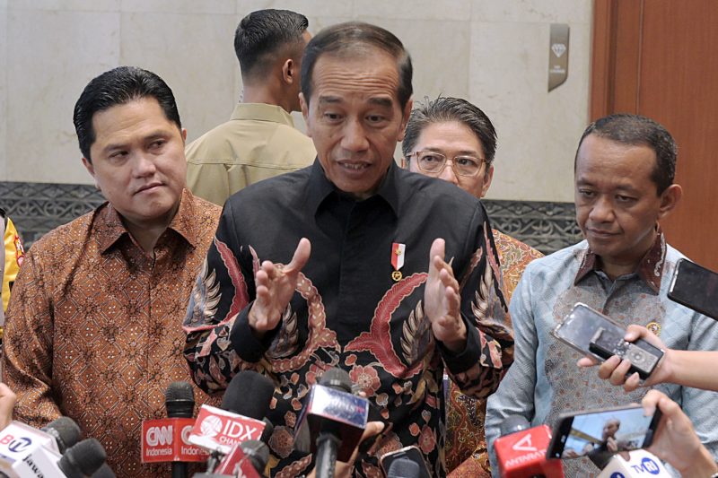 Presiden Joko Widodo (Jokowi) memberikan keterangan pers usai meresmikan pembukaan Indonesia International Geothermal Convention and Exhibition (IIGCE) 2024 di JCC Senayan, Jakarta (18/09/2024). (Foto: Humas Setkab/Oji)
