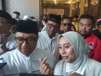 Calon Bupati dan Wakil Bupati Garut nomor urut 02, Abdusy Syakur Amin-Putri Karlina, memberikan keterangan kepada wartawan usai pengndian nomor urut, Senin (23/9/2024)(Foto: Istimewa)