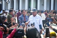 Menteri Pekerjaan Umum dan Perumahan Rakyat (PUPR) Basuki Hadimuljono memberikan keterangan pers setelah pengarahan Presiden Joko Widodo kepada pejabat TNI dan Polri di Istana Negara Ibu Kota Nusantara, Provinsi Kalimantan Timur, Kamis (12/09/2024). (Foto: Humas Setkab/Ibrahim)
