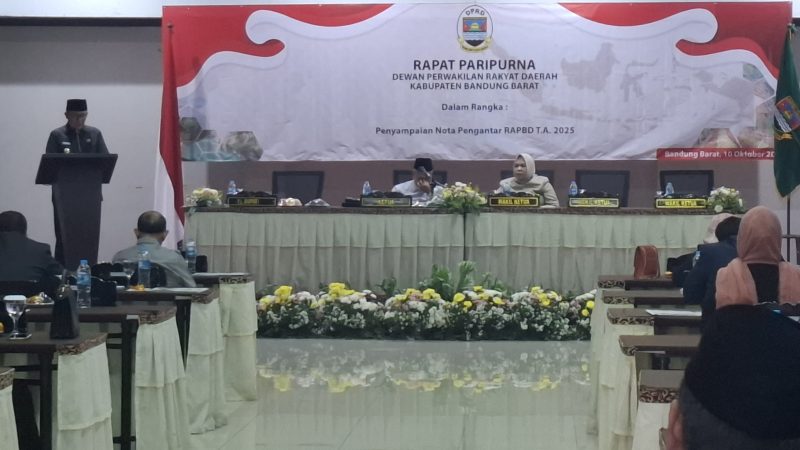 Rapat Paripurna DPRD KBB tentang Penyampaian Nota RAPBD KBB Tahun 2025 (Foto: Istimewa)